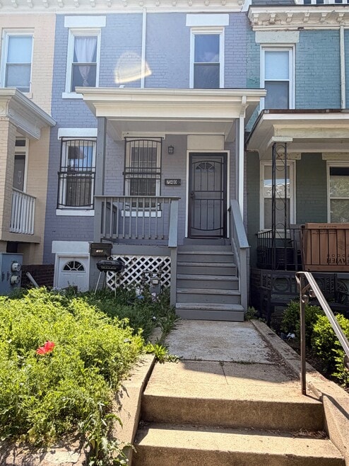 Building Photo - 740 Hobart Pl NW