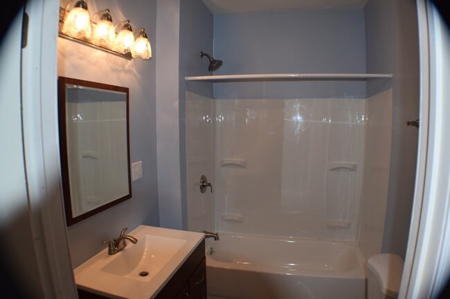 Building Photo - 123 Reynolds St