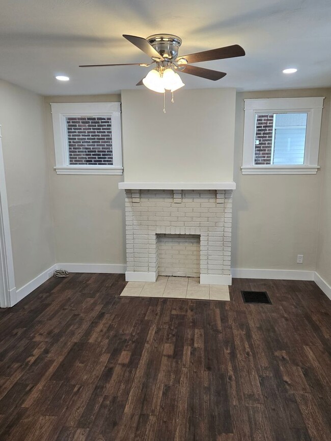 Building Photo - Newly renovated Beechview Home with Bonus ...