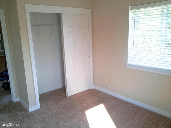 Building Photo - 8406 Westview Rd