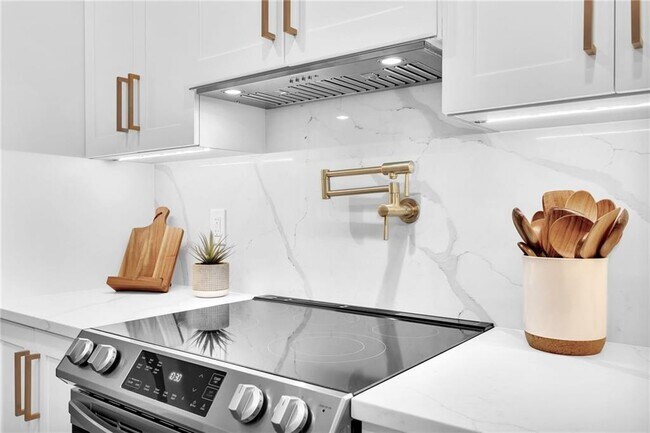 Building Photo - 3882 The Ascent NE