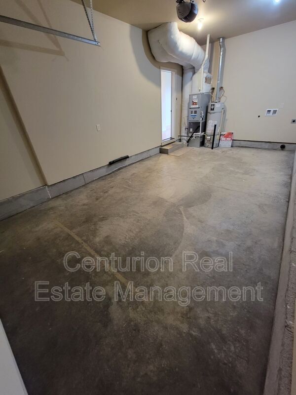 Building Photo - 9762 Willamette St