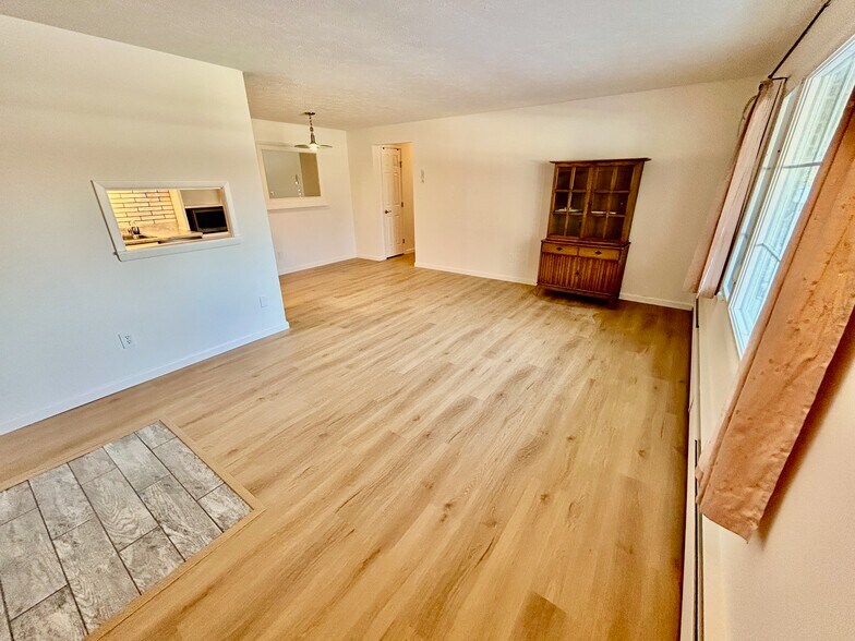 Building Photo - 5011 Nob Hill Dr