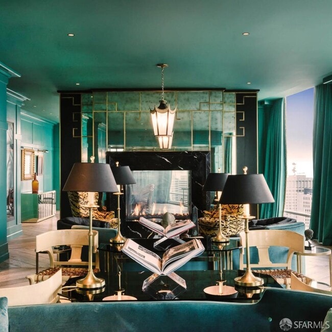 Building Photo - 425 1st St