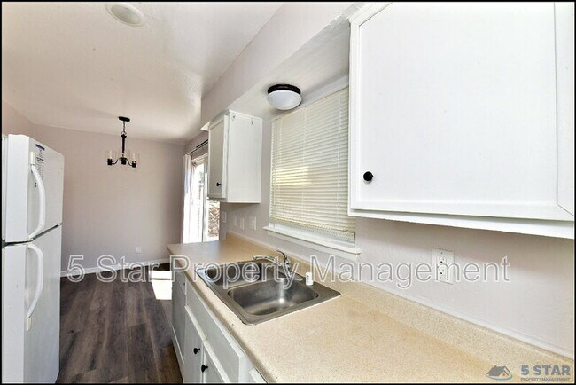 Building Photo - 1916 Lee Elder Dr