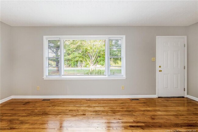 Building Photo - 3523 Rosehill Rd