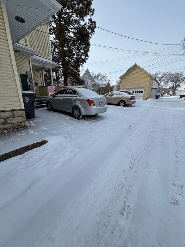 Building Photo - 814 16th St S