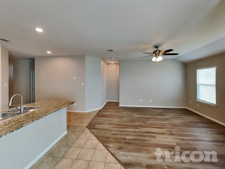 Building Photo - 324 Foxhunter St