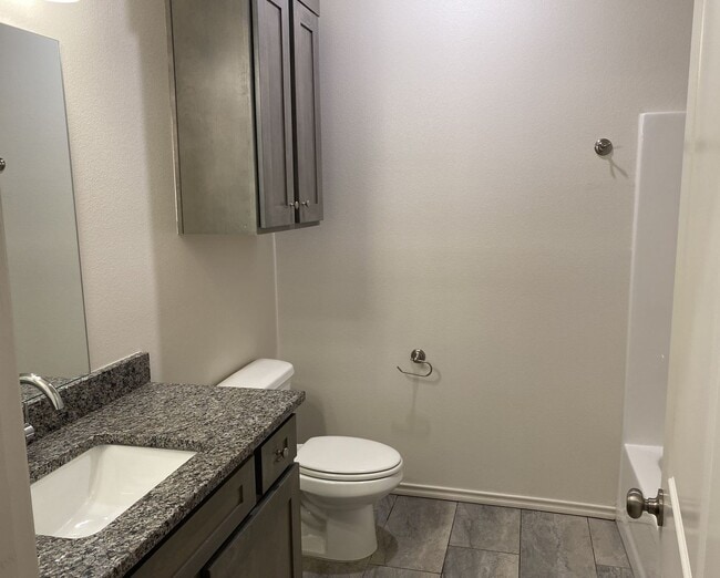Building Photo - Don't miss out on this move in special of ...