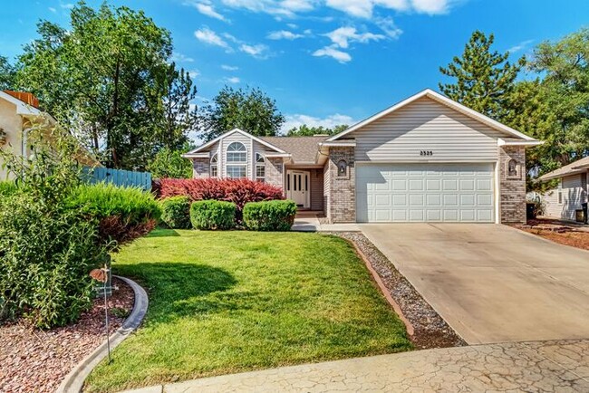 Primary Photo - 3 bedroom home with fenced yard and garage...