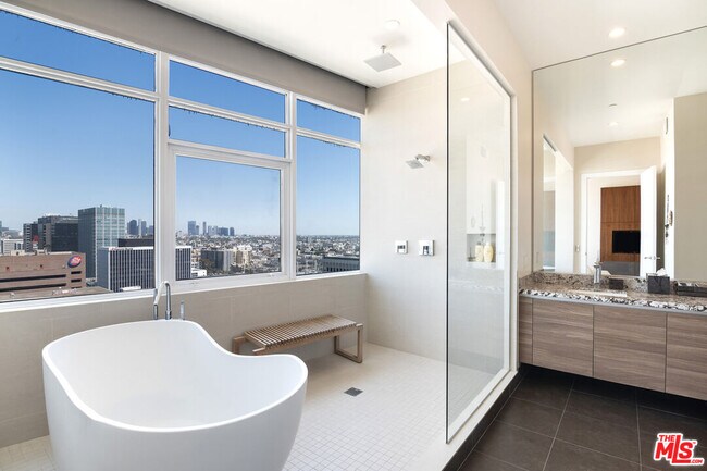Building Photo - 3785 Wilshire Blvd