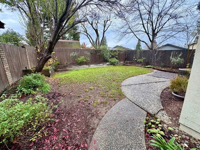 Building Photo - Updated 2bed/2full bath home in Pocket