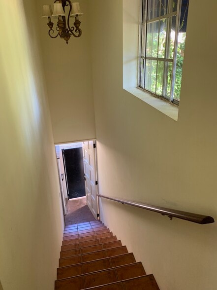 Entrance - 344 S La Peer Dr