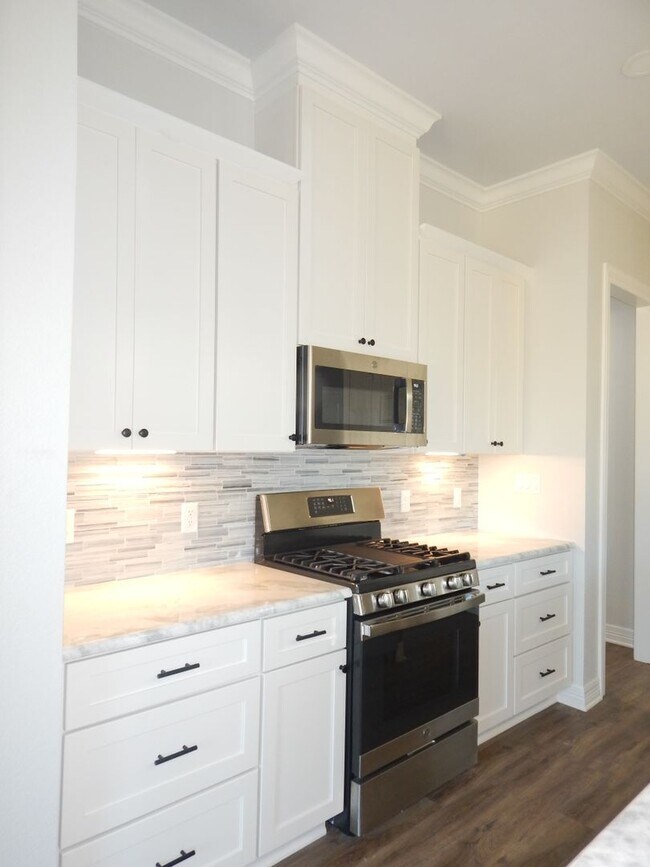 Building Photo - Whitehouse ISD! Gorgeous 4 Bedroom, 2 Bath...