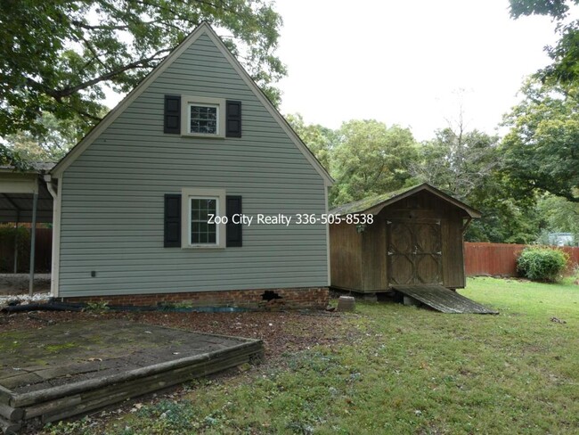 Building Photo - 589 McDermott St