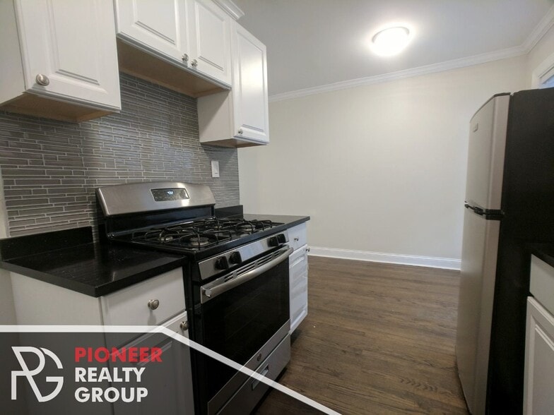 Building Photo - 3814 N Greenview Ave