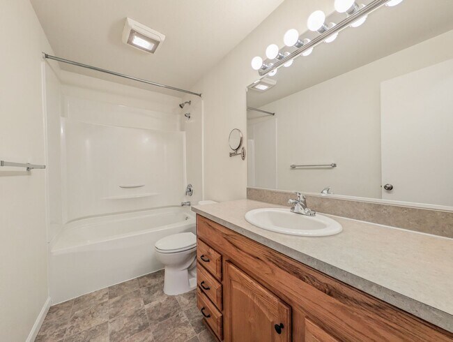 Building Photo - 15901 Manor Way