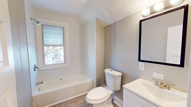 Building Photo - 3 Bed / 1 Bath in Cleveland!