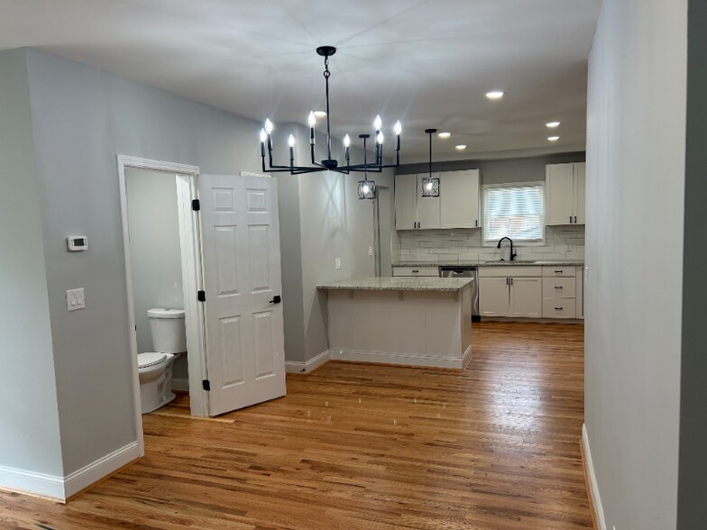 Building Photo - 127 Meridian St