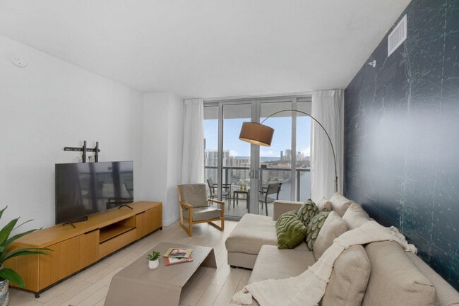 Building Photo - 2602 E Hallandale Beach Blvd