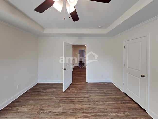 Building Photo - 2011 Bennett Dr