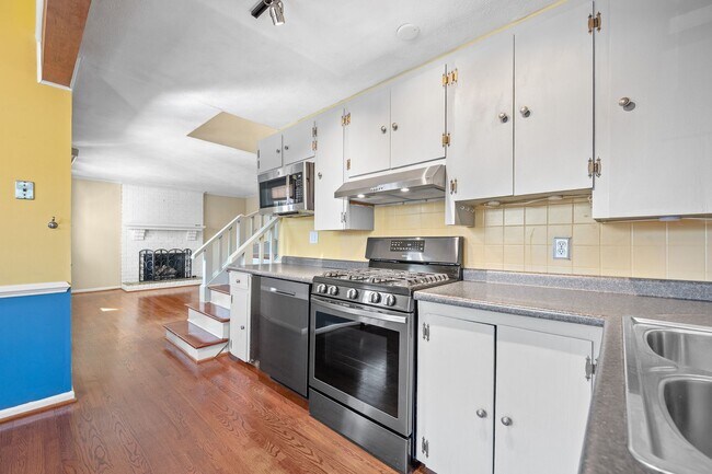 Building Photo - 3 Bedroom House in Forest