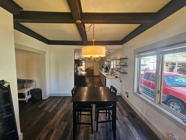 Building Photo - Beautiful Home in the Spokane