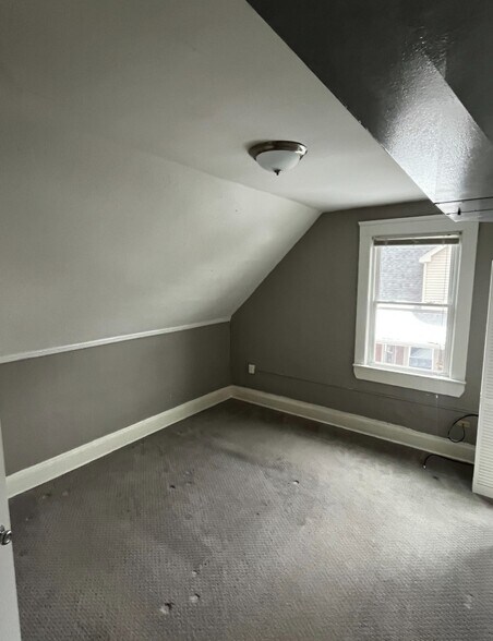 Building Photo - 2052 Fairview