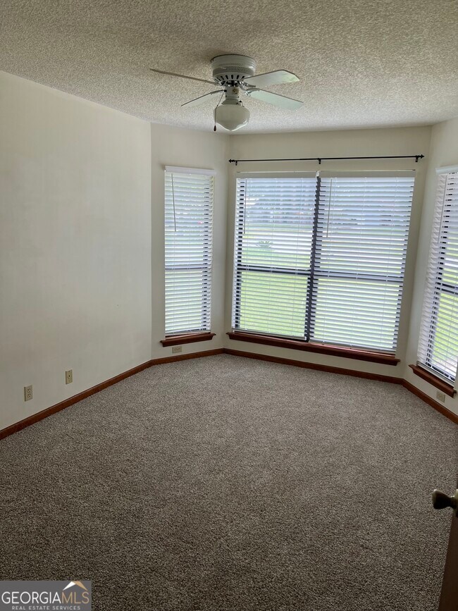 Building Photo - 511 Moeckel Ln