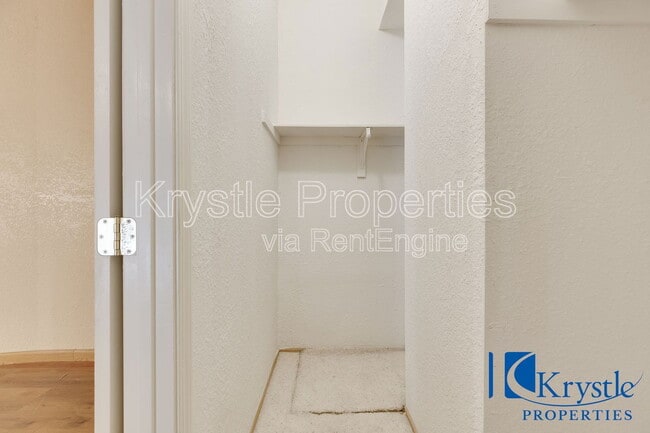 Building Photo - 20 Knoll Dr
