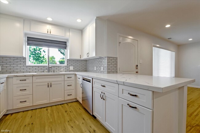 Building Photo - 2 br, 1 bath House - 541 Richmond Avenue