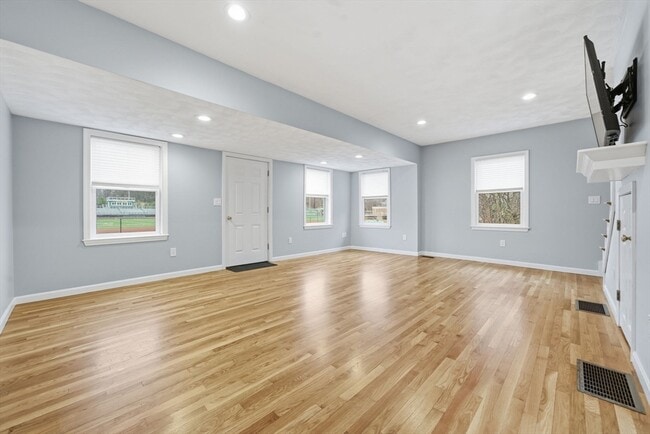 Building Photo - 184 Park St