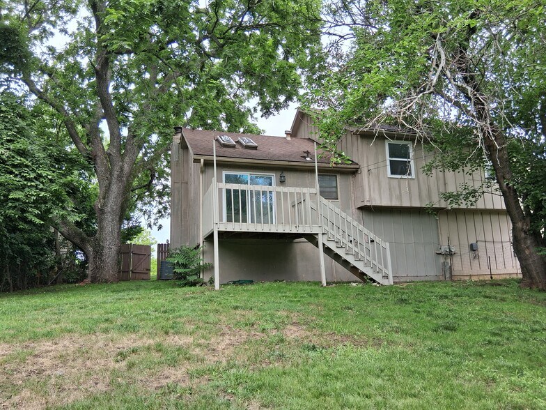 Building Photo - 146 N Saxony Dr