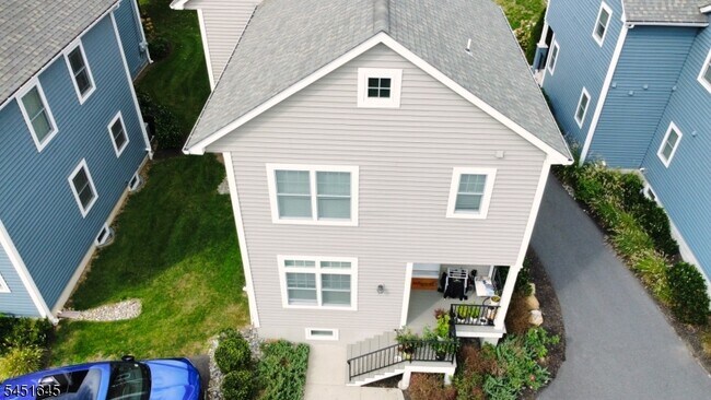 Building Photo - 156 Broad St