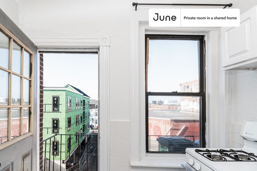 Building Photo - Room in Shared 4 bed/1 bath home in Allston