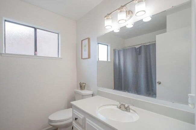 Building Photo - Clovis Oasis Stunning 4-Bed Home with Pool!