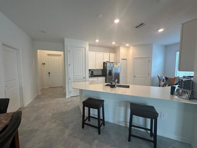 Building Photo - 2075 Punch Bowl Ave