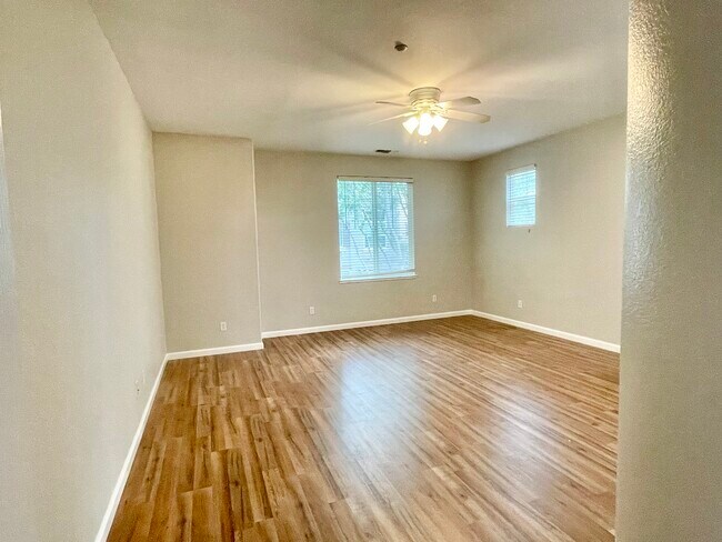 Building Photo - 1033 Acland Way