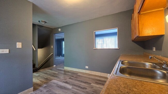 Building Photo - Spacious 3BR / 1.5BA Single-Family Home in Chicago – Available January 19