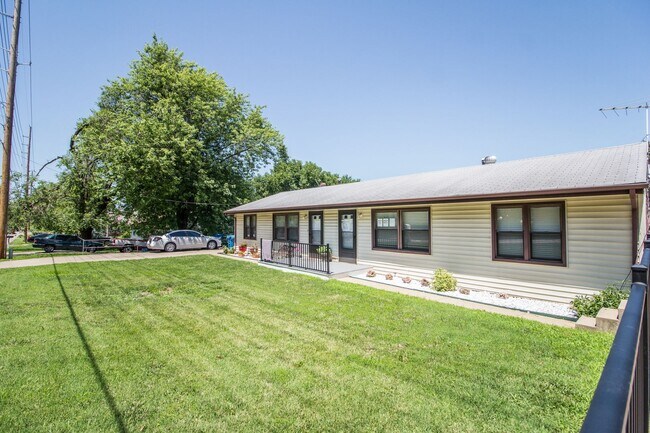 Building Photo - 2242 Zumbehl Rd