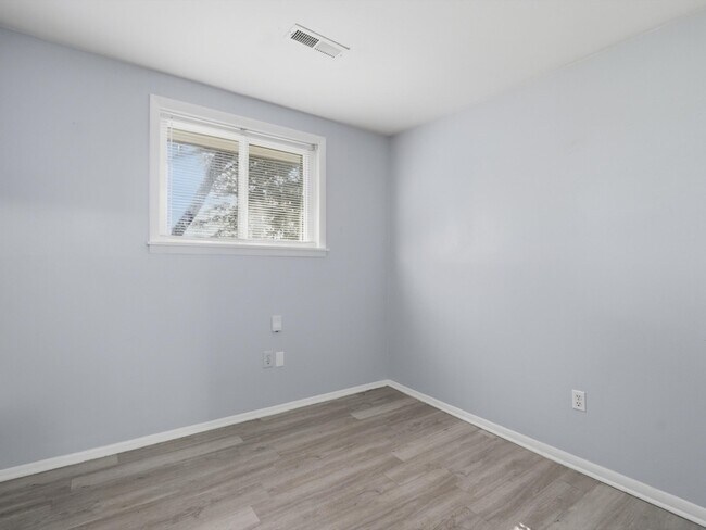 Building Photo - 308 Harolds Dr NW