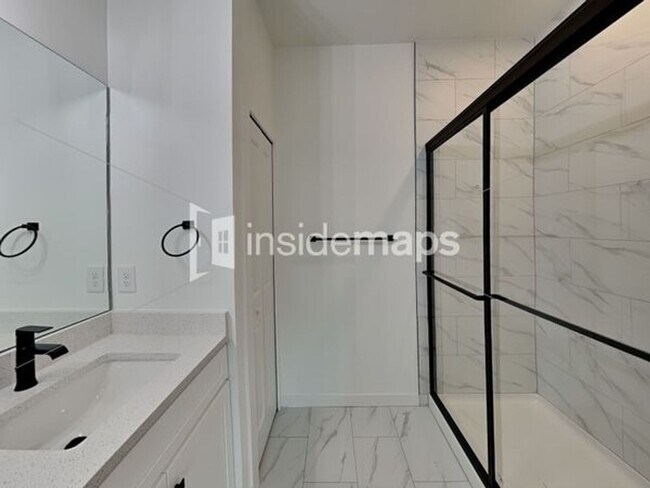 Building Photo - 212 Ichabod Ave