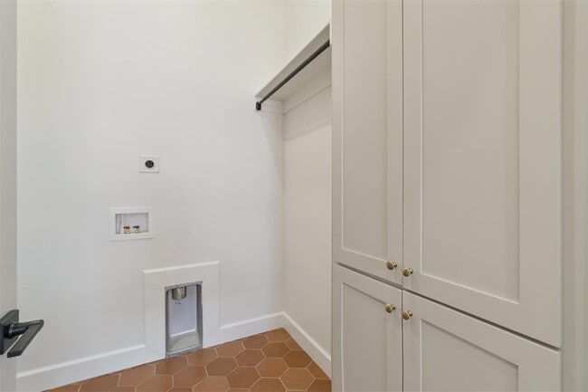 Building Photo - 18835 Selah Wy