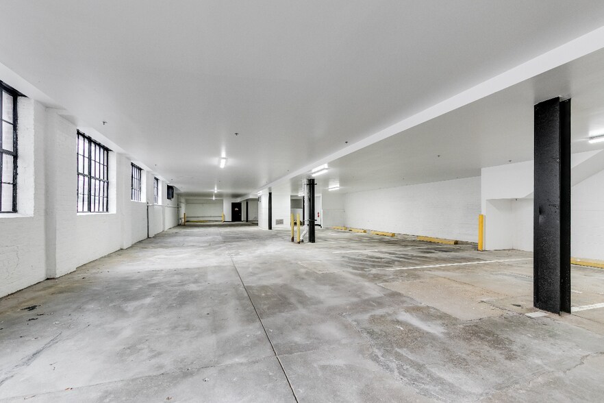 Building Photo - 2201 E Main St