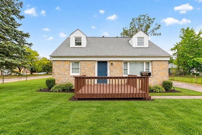 Building Photo - 176 Robinwood Ave