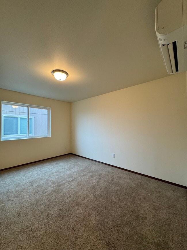 Building Photo - Spacious 5-Bedroom Home with Fenced Yard & Oversized Garage