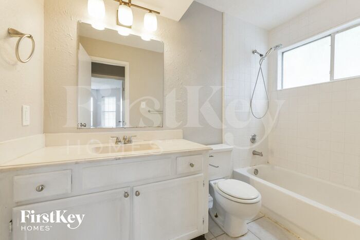 Building Photo - 5030 Maurita Dr
