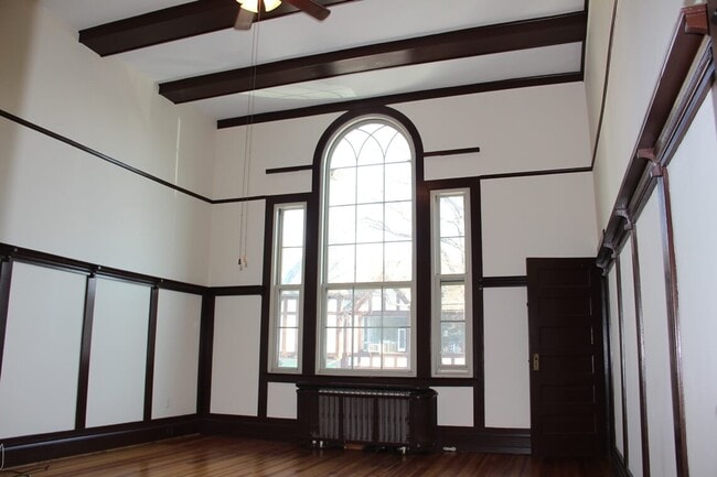 Building Photo - 68 Pondfield Rd