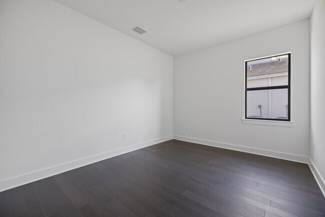 Building Photo - Brand New spacious 4bd/3.5bth Sarasota Hom...