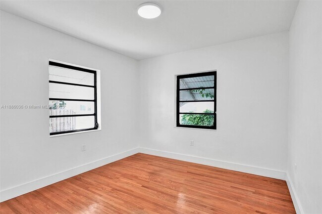 Building Photo - 9173 Byron Ave